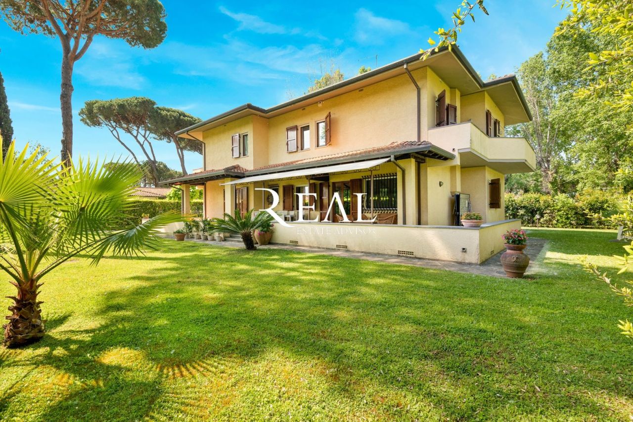 Villa en Forte dei Marmi, Italia, 420 m2 - imagen 1