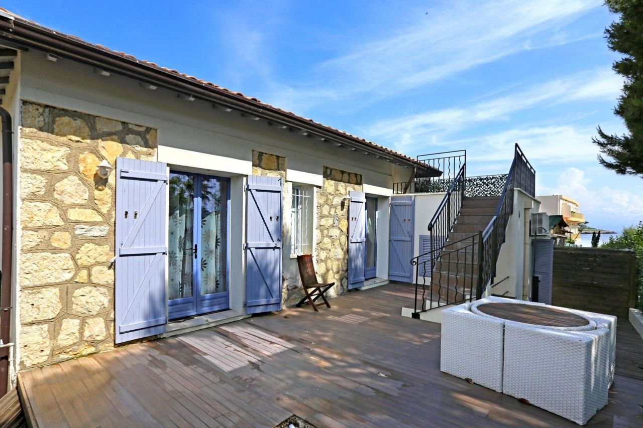 Villa in Antibes, France, 91 sq.m - picture 1