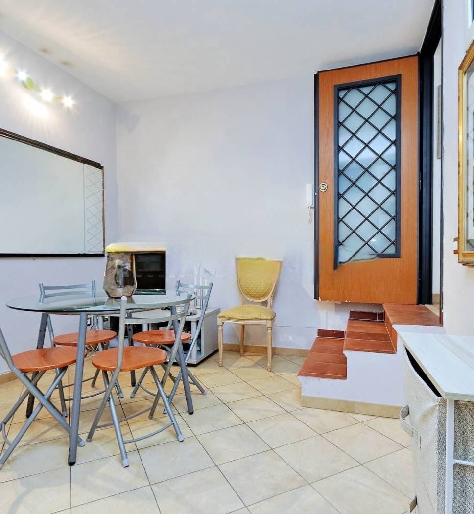 Flat in Rome, Italy, 60 sq.m - picture 1