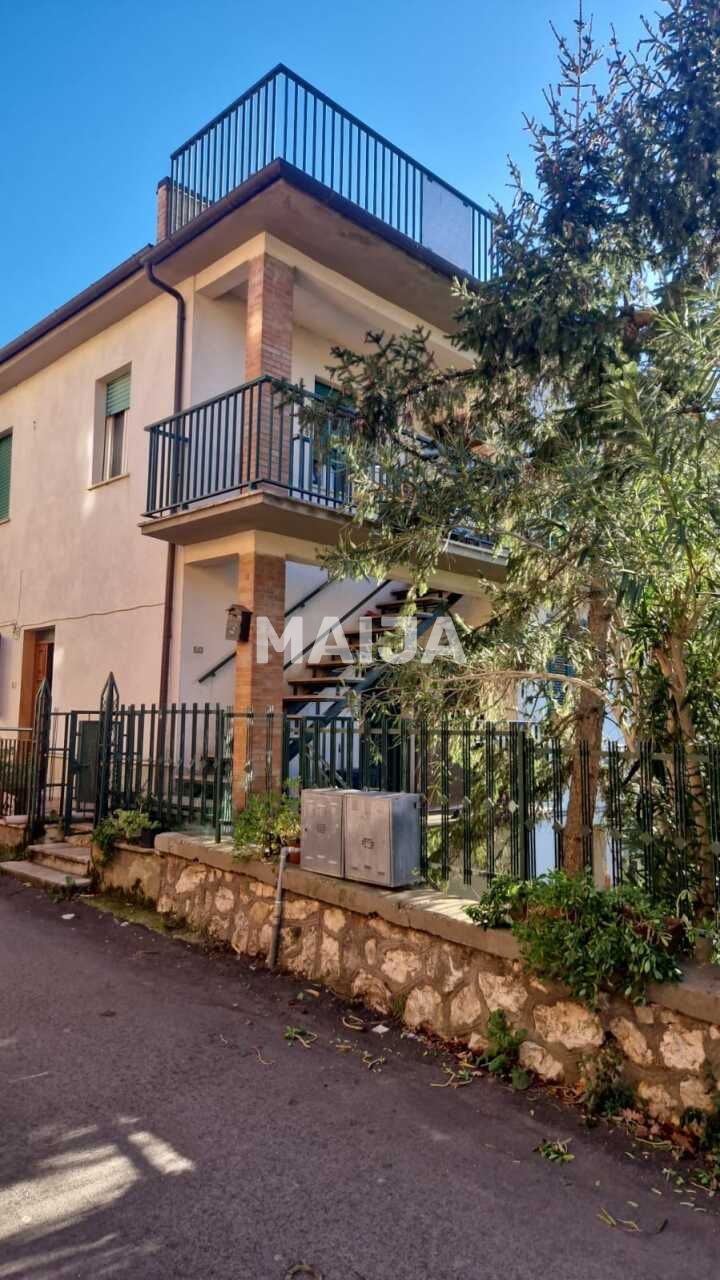 Villa in Rieti, Italy, 270 sq.m - picture 1
