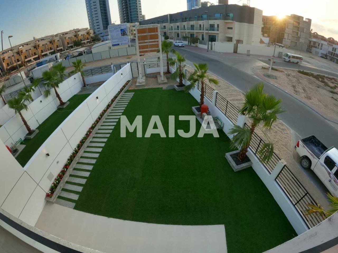 Villa in Dubai, UAE, 230 sq.m - picture 1