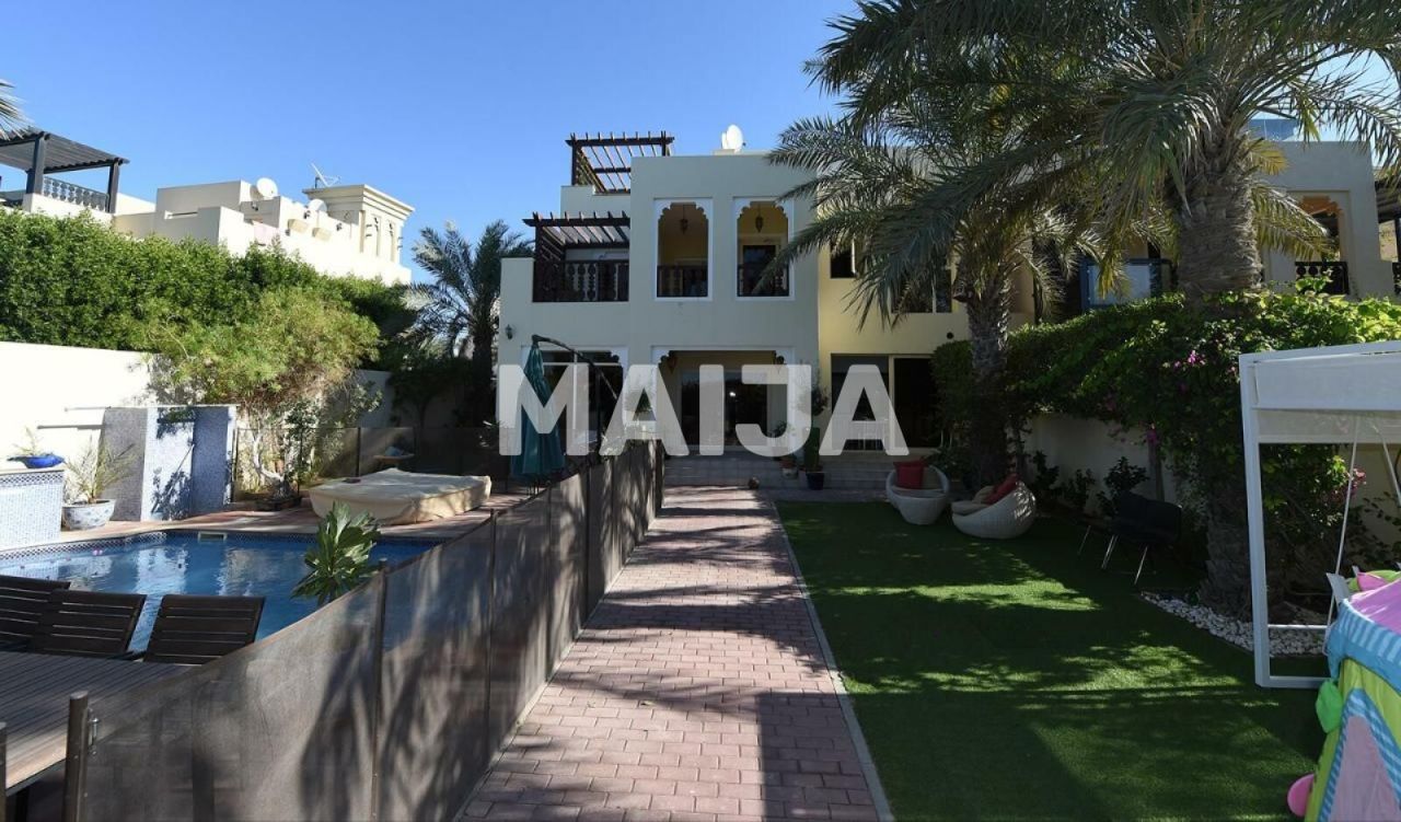 Villa in Ras al-Khaimah, UAE, 452 sq.m - picture 1