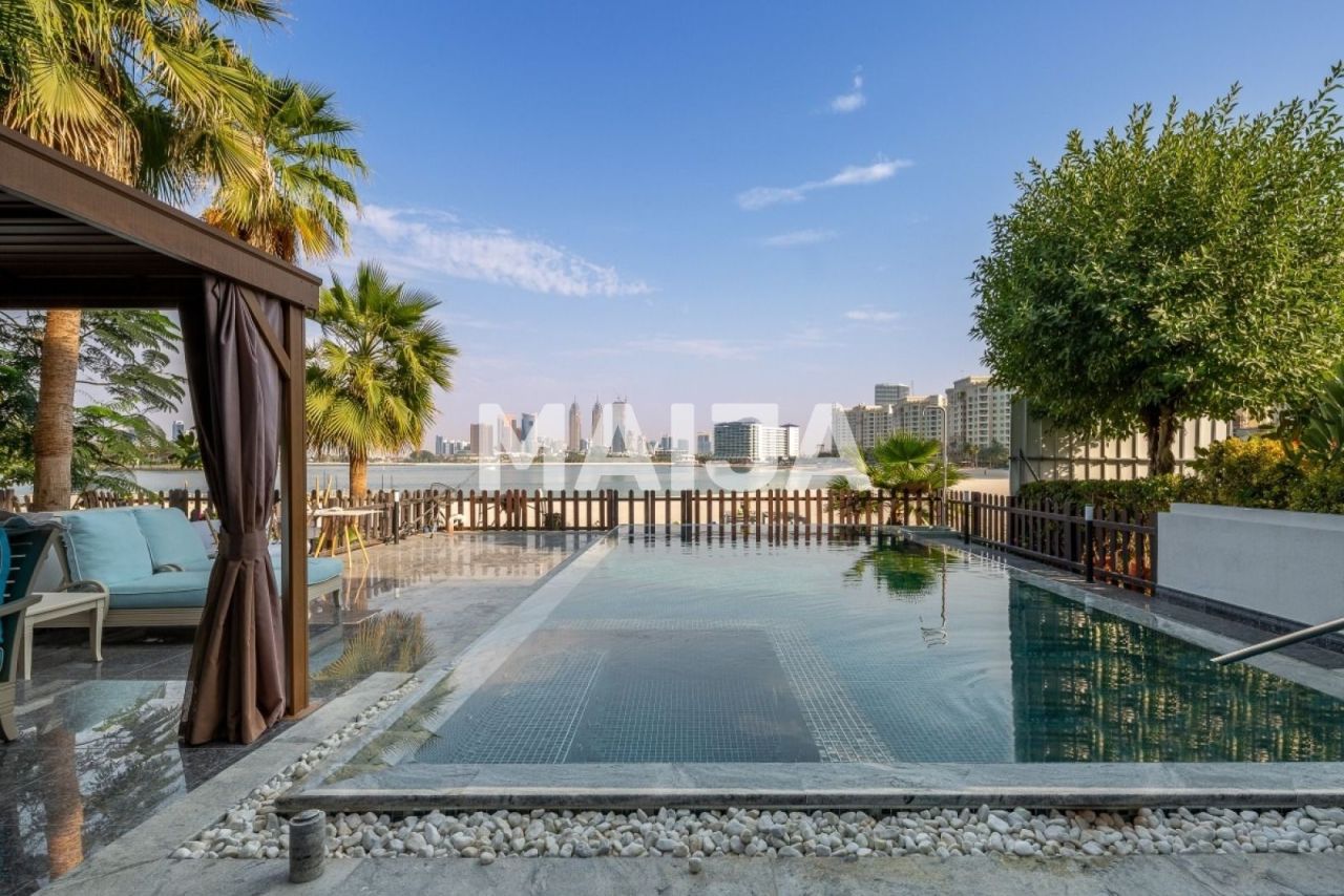 Villa in Dubai, UAE, 340 sq.m - picture 1