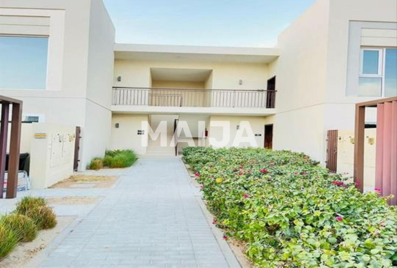 Villa in Dubai, UAE, 218 sq.m - picture 1