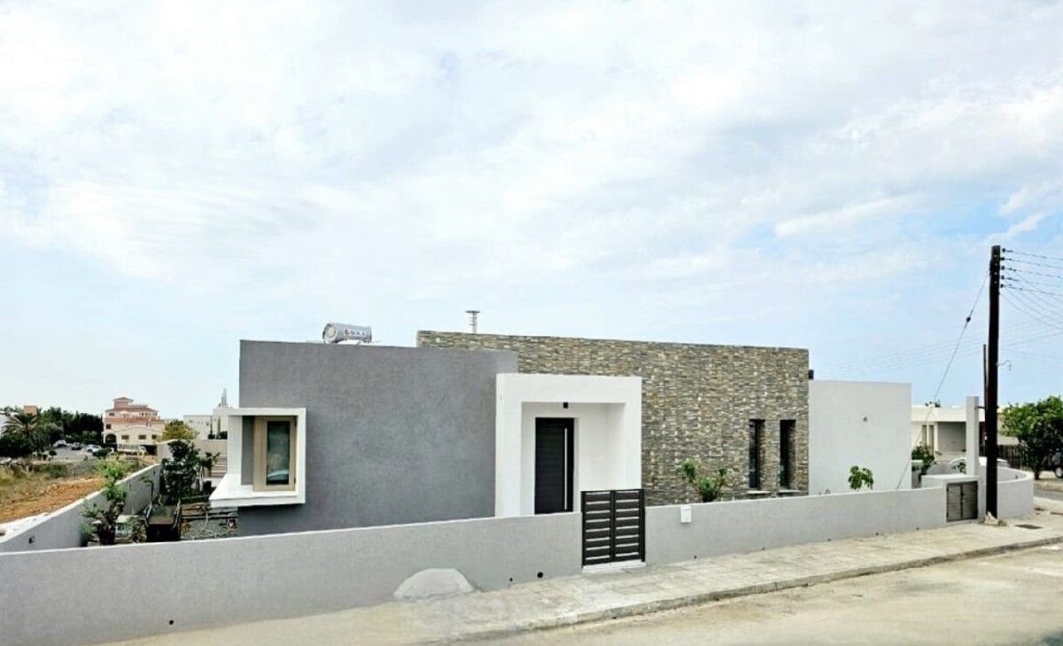 Bungalow in Paphos, Cyprus, 160 sq.m - picture 1