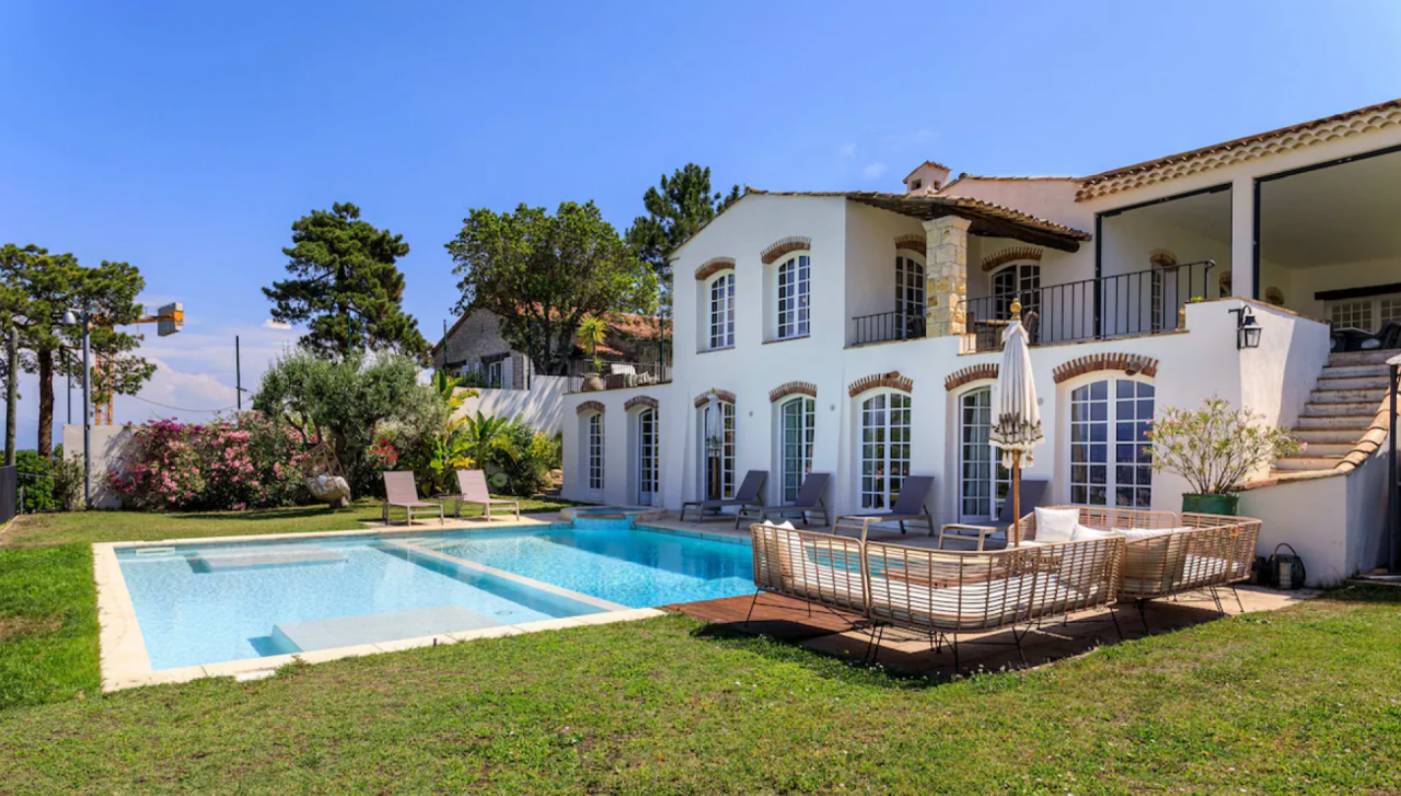 Villa in Cannes, France, 450 sq.m - picture 1