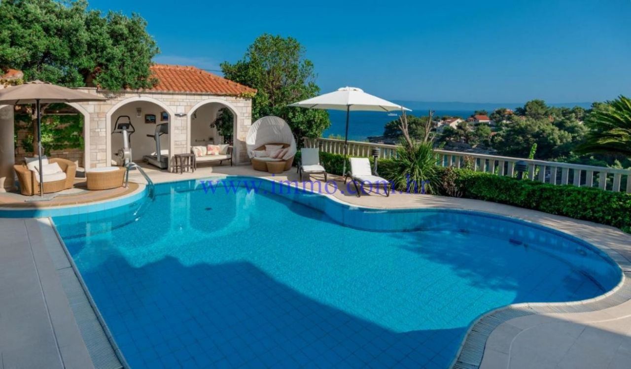 Villa on Brac, Croatia, 450 sq.m - picture 1