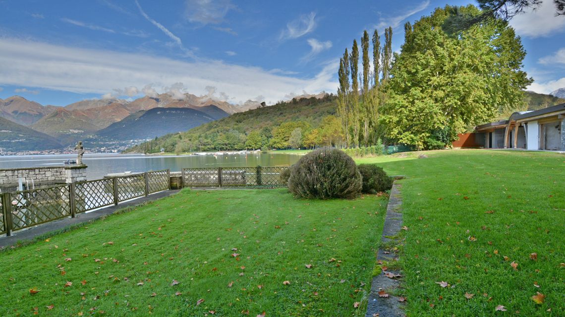 Villa in Colico, Italy, 1 720 sq.m - picture 1