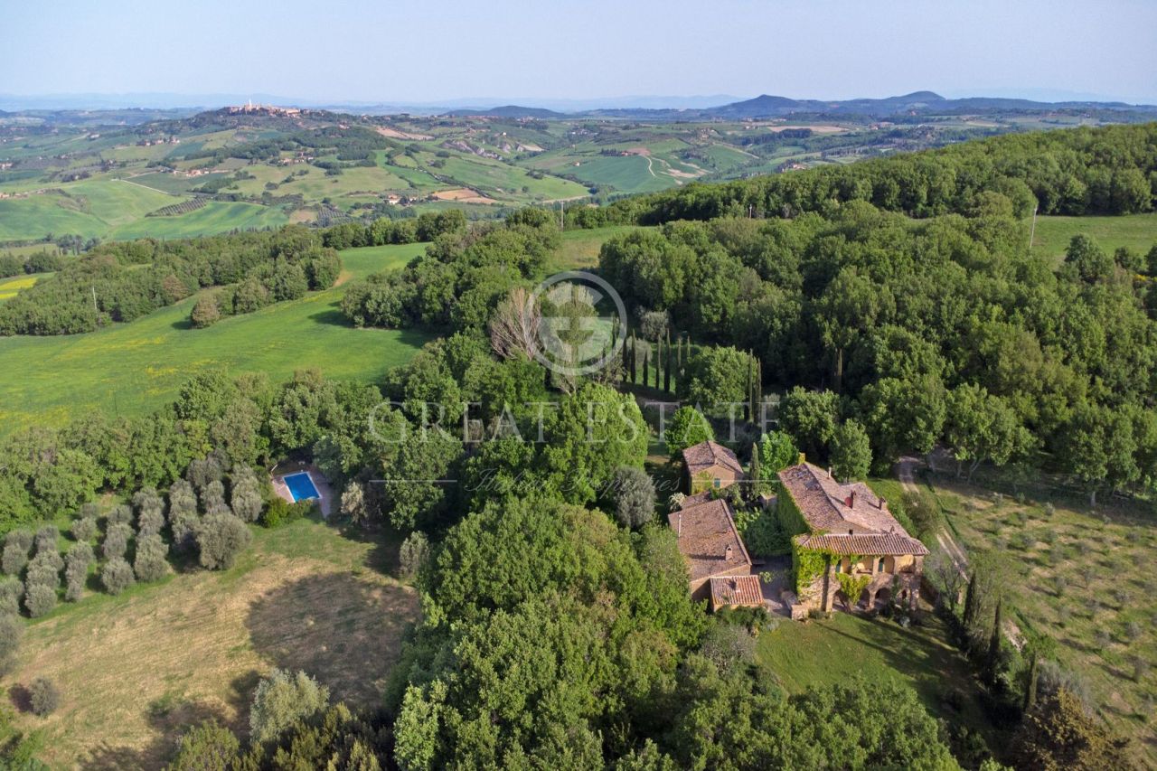 House in Pienza, Italy, 767.6 sq.m - picture 1