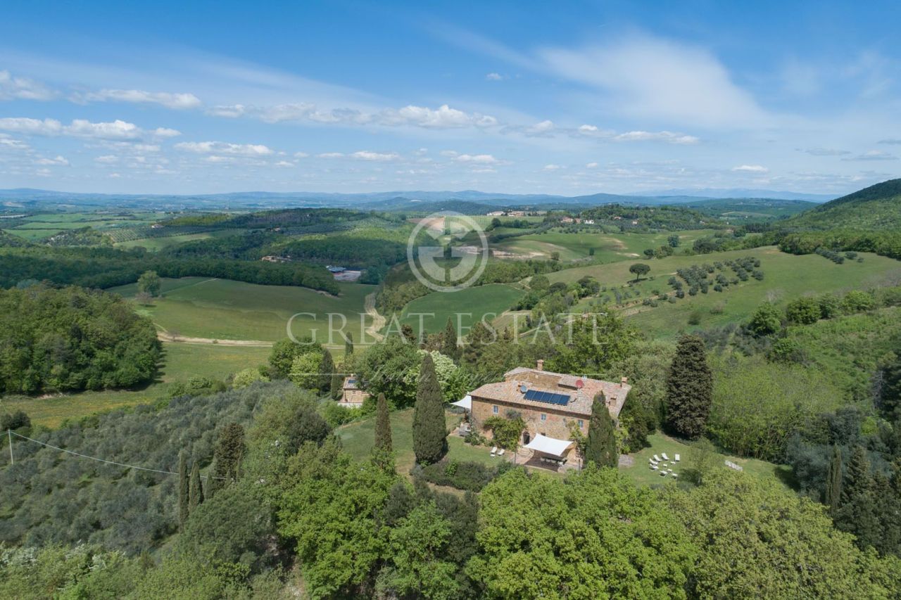 House in Montalcino, Italy, 670.4 sq.m - picture 1