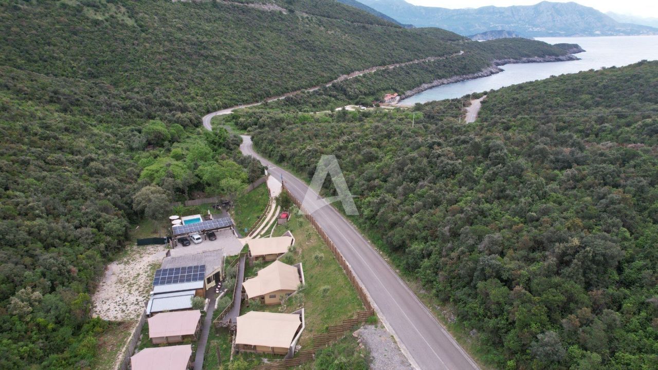 Grundstück in Kotor, Montenegro, 3 585 m2 - Foto 1