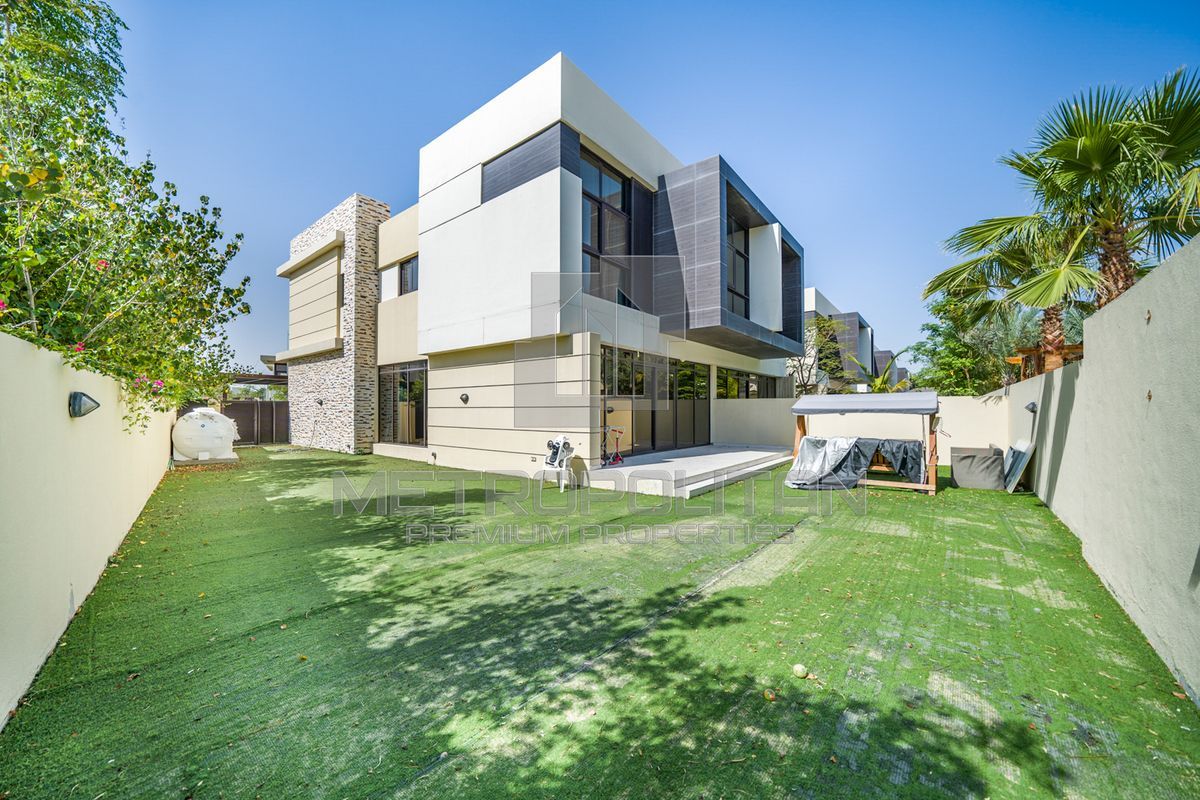 Villa à Dubaï, EAU, 383 m2 - image 1