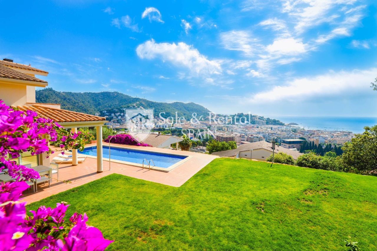 Villa in Tossa de Mar, Spain, 410 sq.m - picture 1