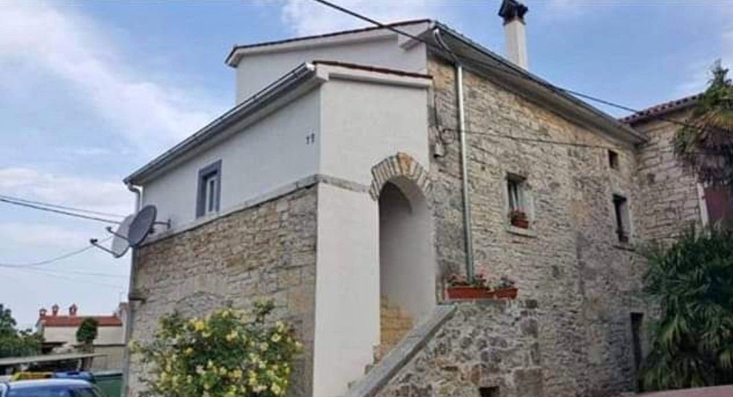 House in Porec, Croatia, 350 sq.m - picture 1