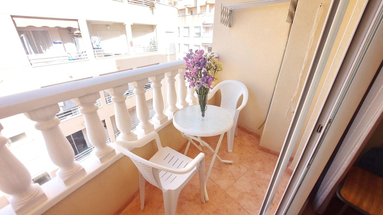 Flat in Torrevieja, Spain, 44 sq.m - picture 1