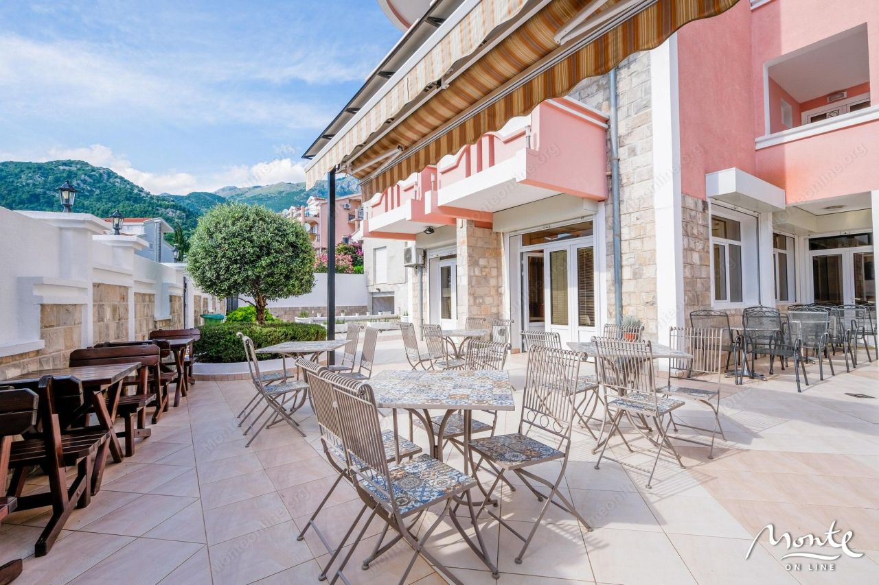 Hotel en Budva, Montenegro, 1 256 m2 - imagen 1