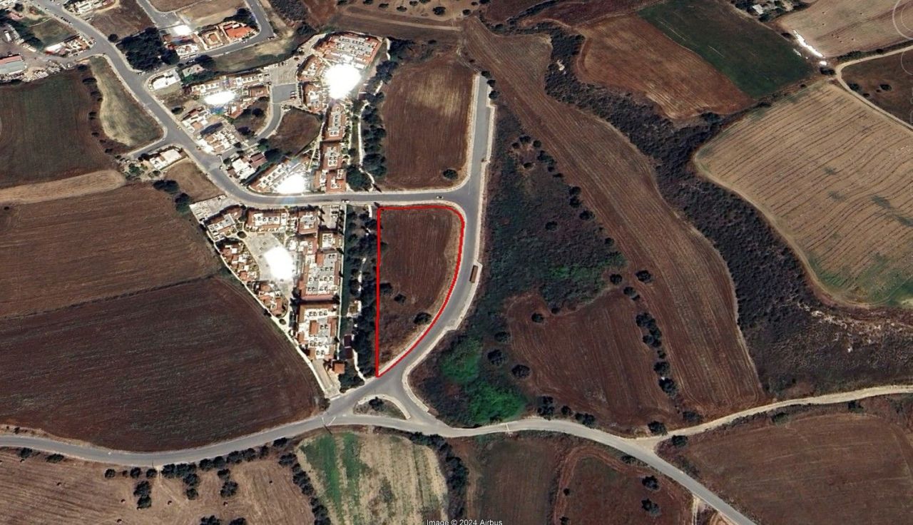 Land in Paphos, Cyprus, 4 811 sq.m - picture 1