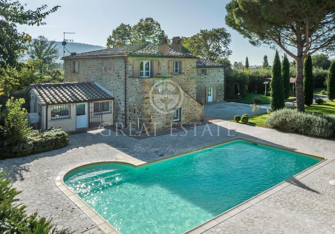 House in Cortona, Italy, 386.75 sq.m - picture 1