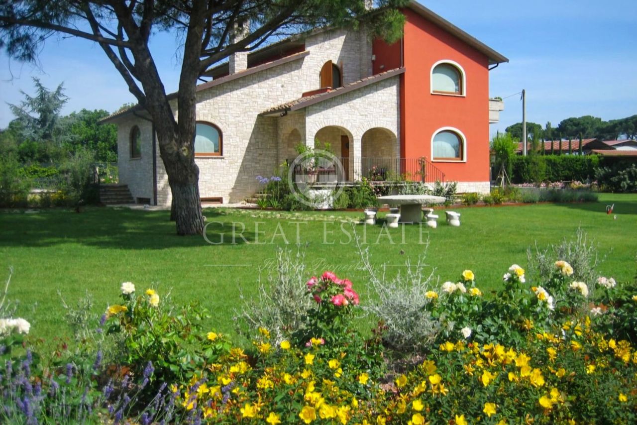Casa en Castiglione del Lago, Italia, 368.65 m2 - imagen 1