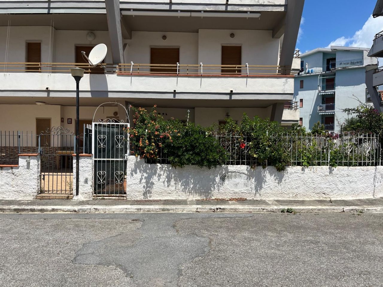 Flat in Scalea, Italy, 150 sq.m - picture 1