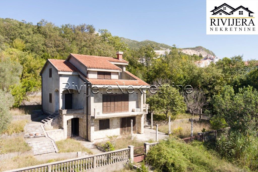 Casa en Herceg-Novi, Montenegro, 250 m2 - imagen 1