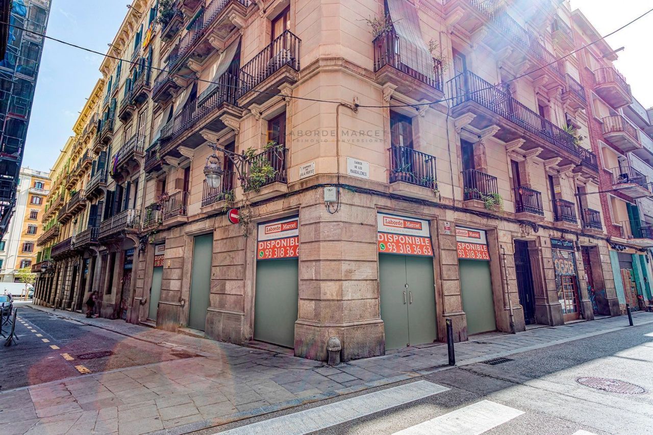 Shop in Barcelona, Spain, 130 sq.m - picture 1