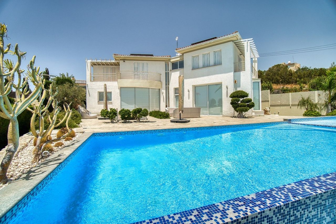 Villa in Paphos, Cyprus, 360 sq.m - picture 1