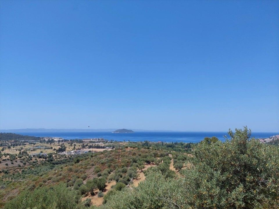 Land in Chalkidiki, Greece, 3 500 sq.m - picture 1