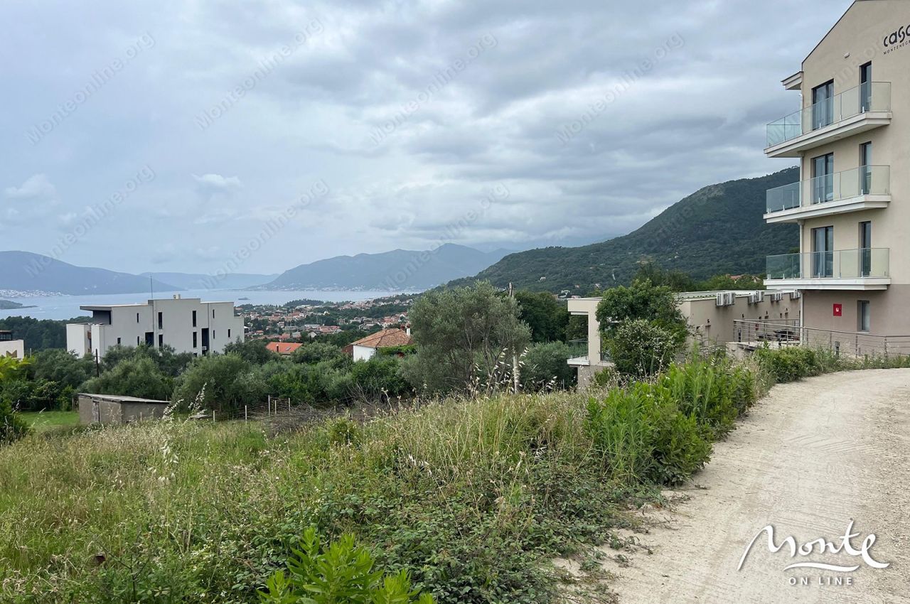 Terreno en Tivat, Montenegro, 351 m2 - imagen 1