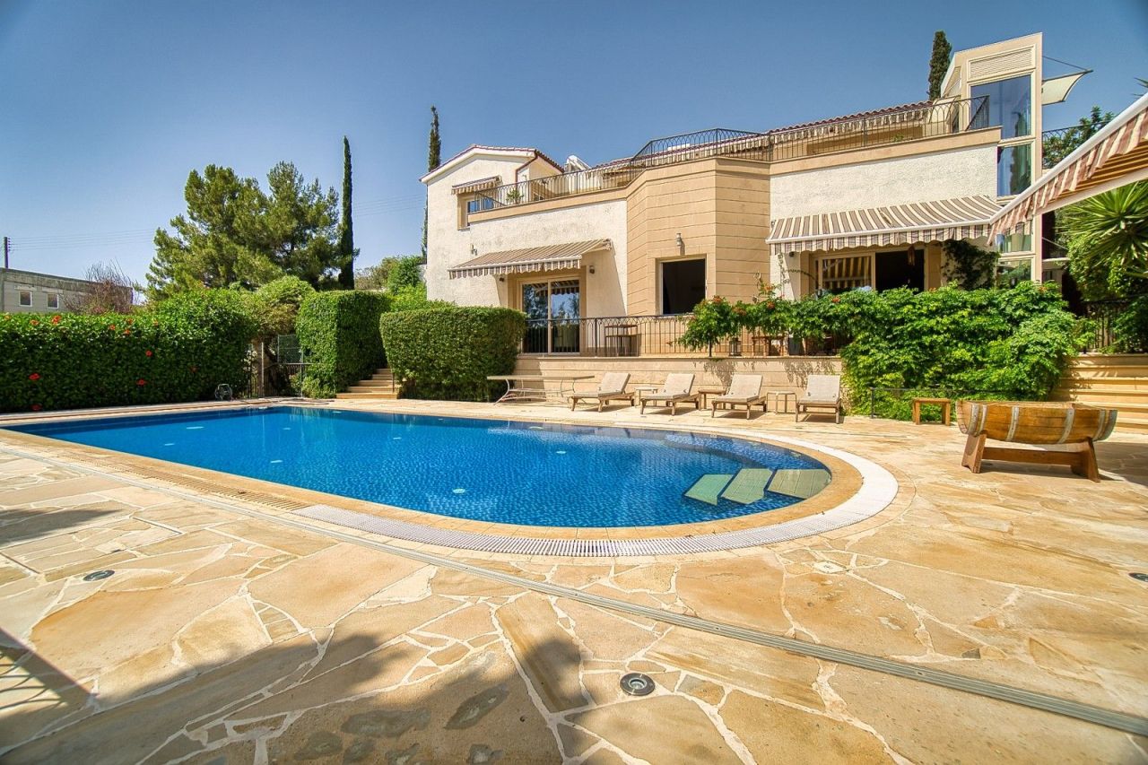 Villa in Paphos, Cyprus, 400 sq.m - picture 1