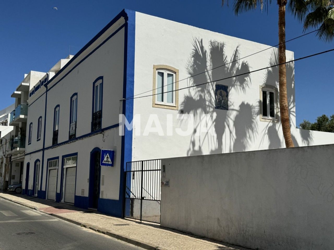 House in Portimao, Portugal, 406 sq.m - picture 1