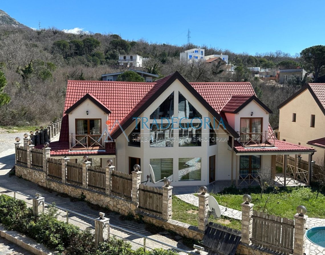 Villa in Bar, Montenegro, 260 sq.m - picture 1