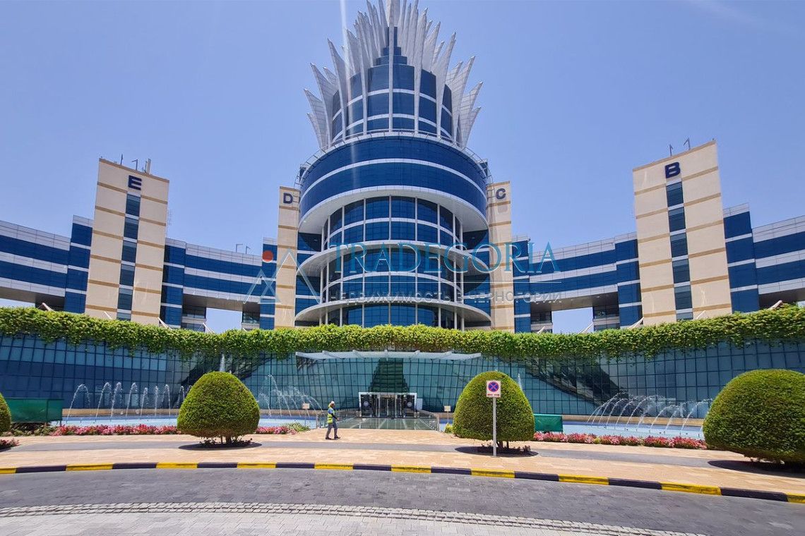 Biens commerciaux à Dubaï, EAU, 3 033 m² - image 1