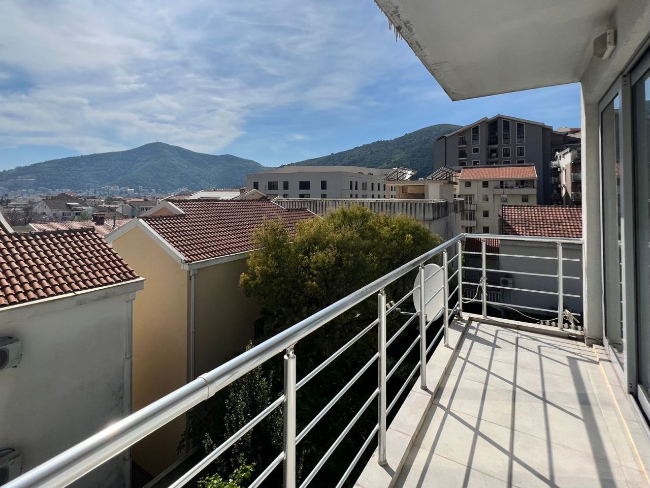 Flat in Budva, Montenegro, 40 sq.m - picture 1