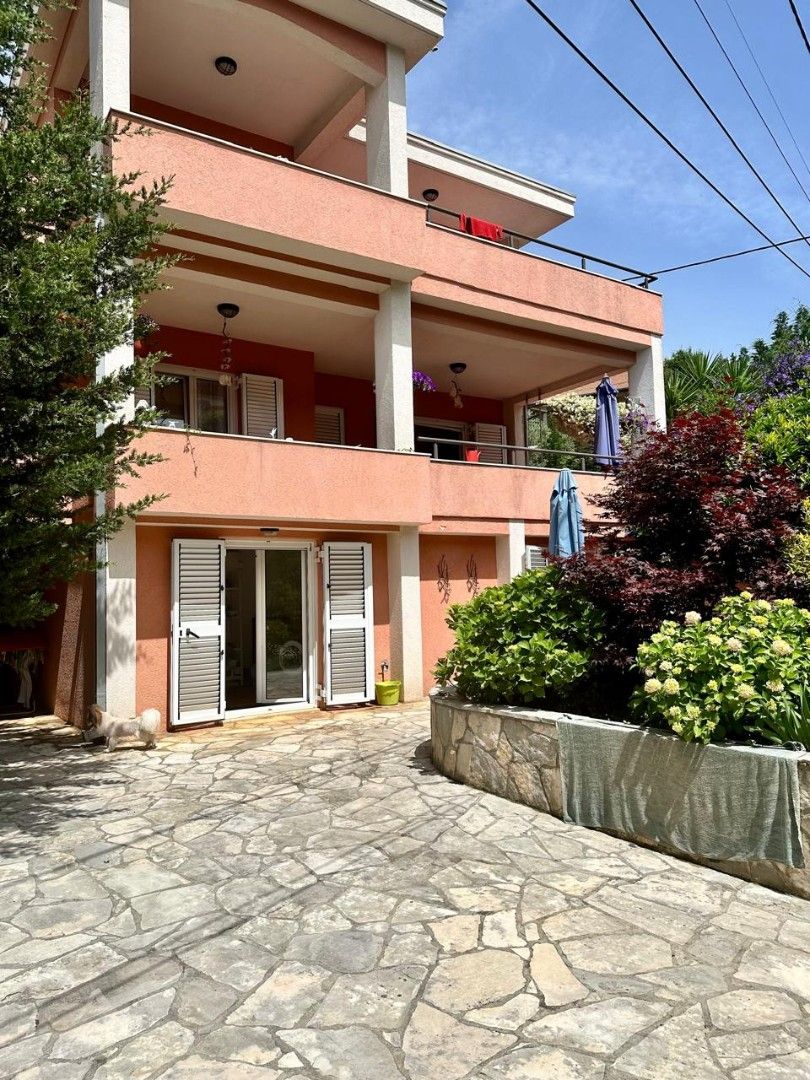 House in Utjeha, Montenegro, 245 sq.m - picture 1