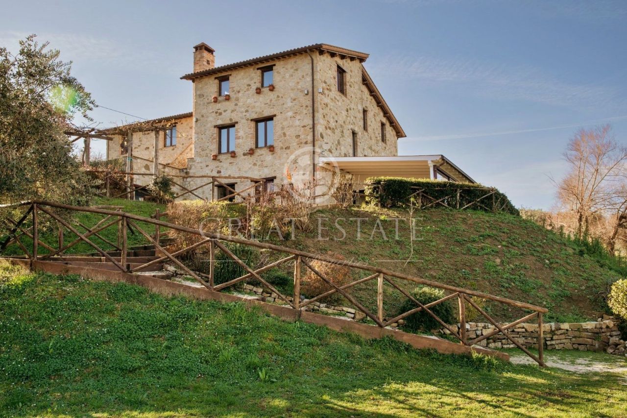House in San Venanzo, Italy, 661.25 sq.m - picture 1