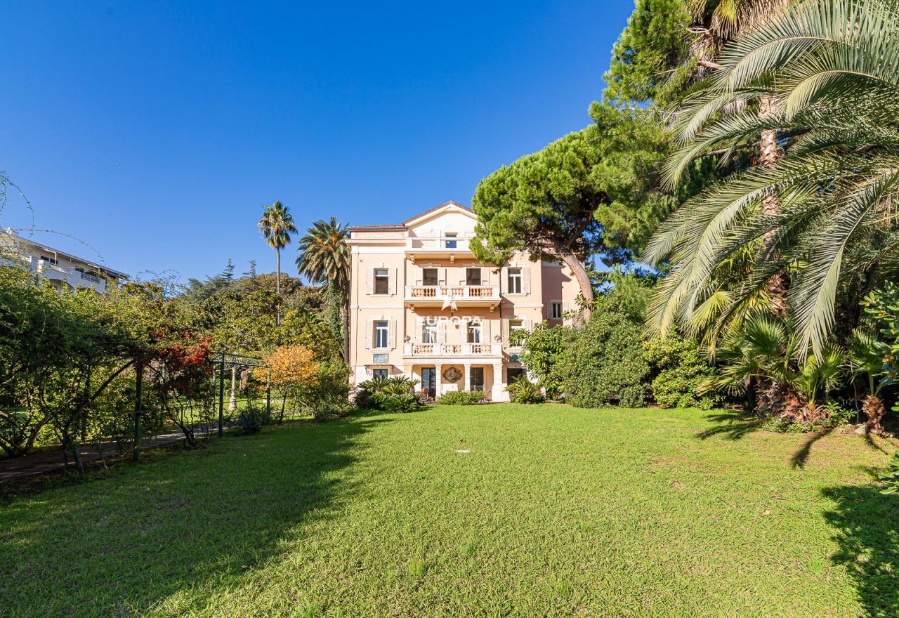 Villa in San Remo, Italy, 880 sq.m - picture 1