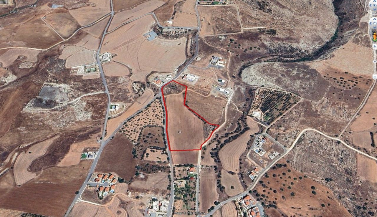 Land in Paphos, Cyprus, 23 511 sq.m - picture 1