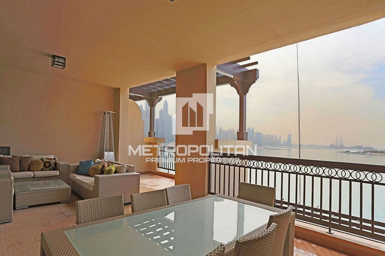 Apartment in Dubai, UAE, 387 sq.m - picture 1