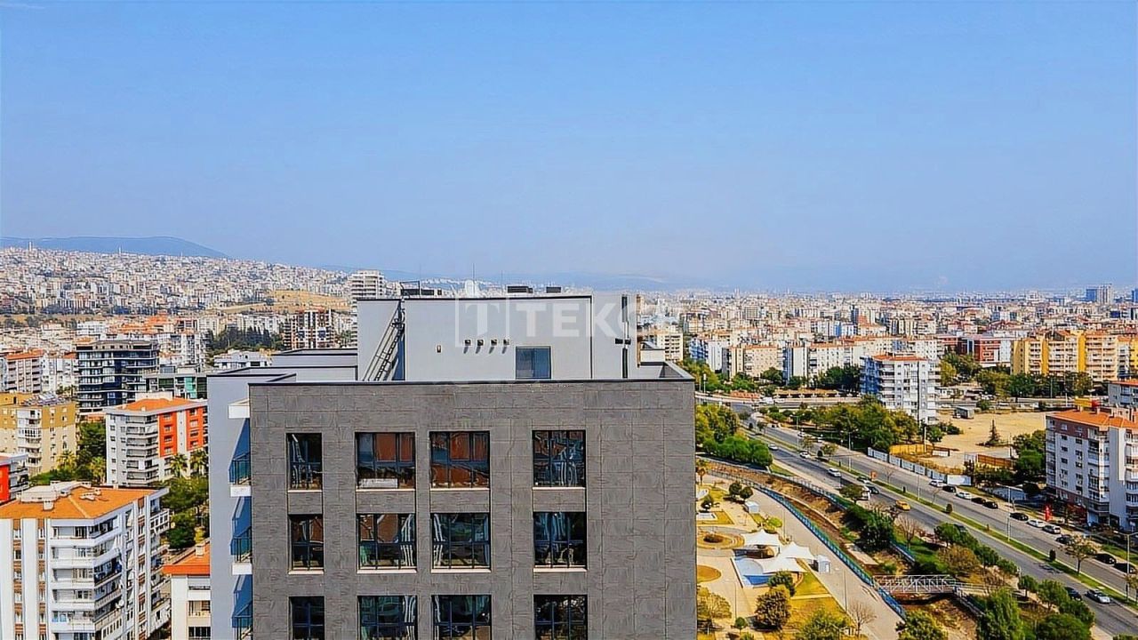 Apartment Bayraklı, Turkey, 180 sq.m - picture 1