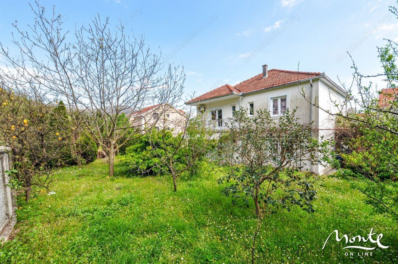 Haus in Herceg-Novi, Montenegro, 181 m2 - Foto 1