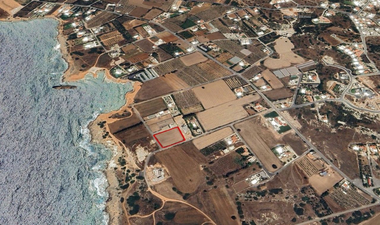 Land in Paphos, Cyprus, 4 255 sq.m - picture 1