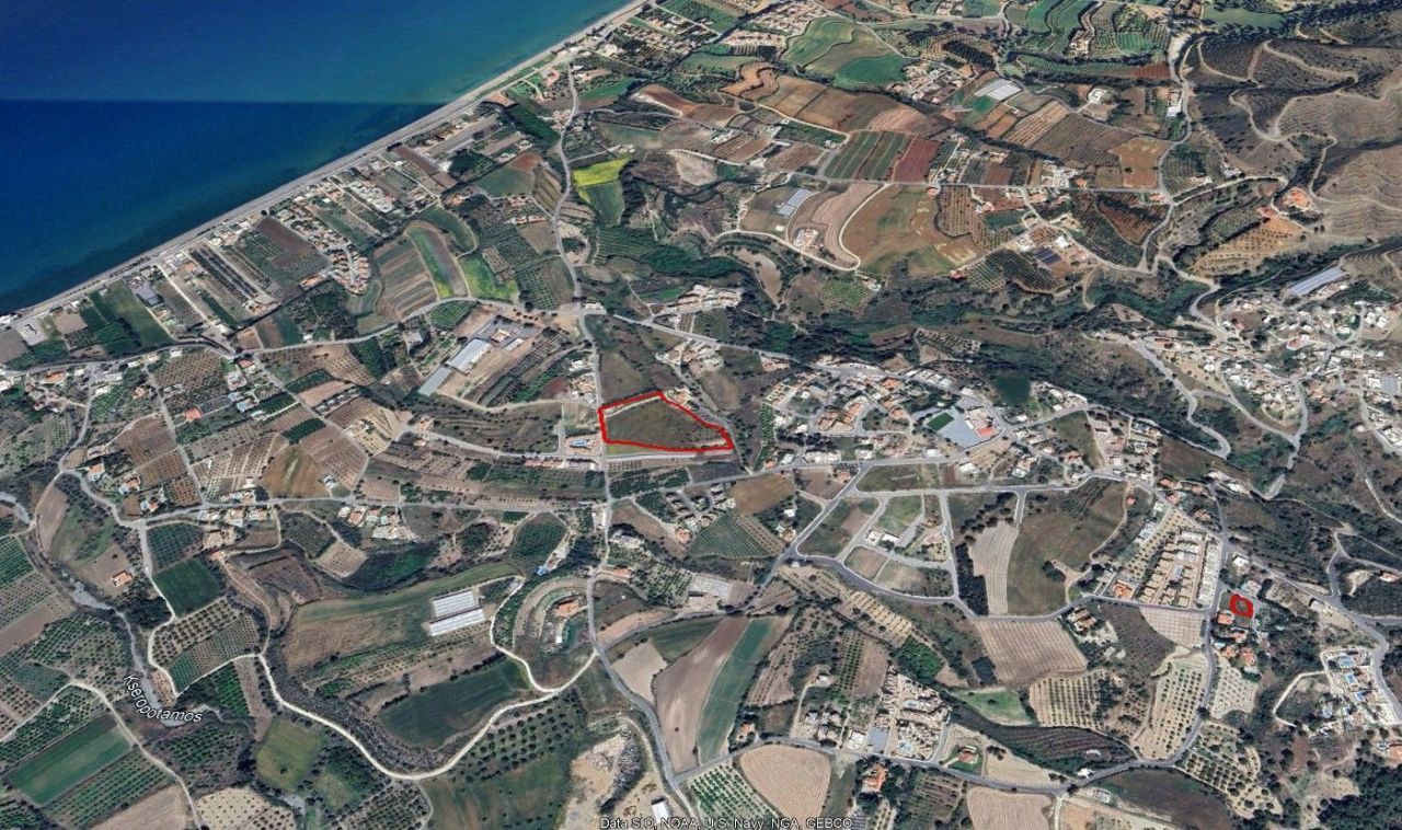 Land in Paphos, Cyprus, 16 389 sq.m - picture 1
