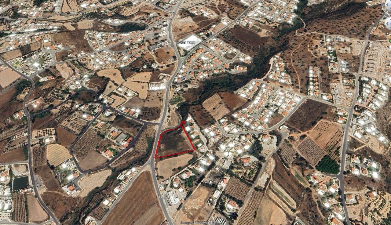 Land in Paphos, Cyprus, 8 200 sq.m - picture 1