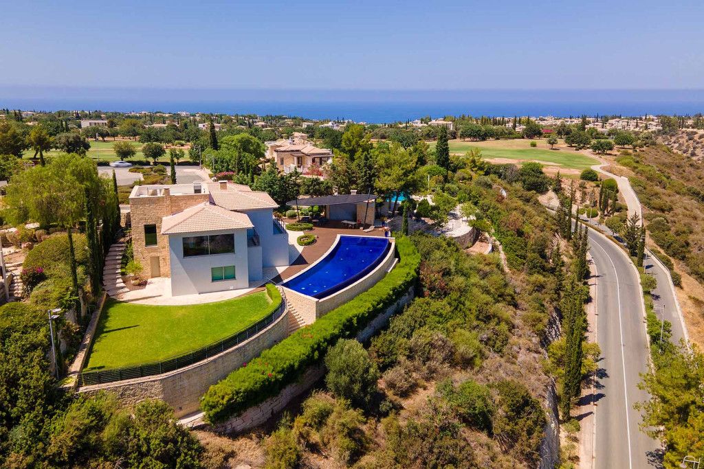 Villa in Paphos, Cyprus, 404 m² - picture 1