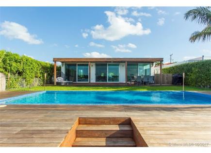 House for 2 422 508 euro in Miami, USA