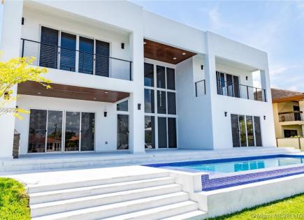 House for 3 223 965 euro in Miami, USA