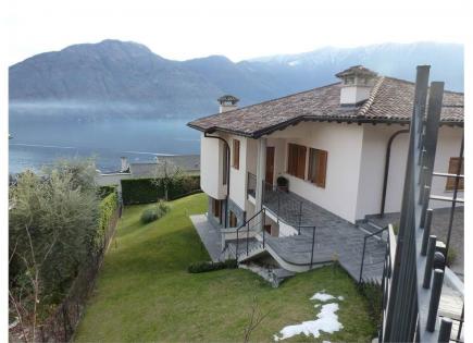 Villa pour 1 000 000 Euro par le Lac de Côme, Italie
