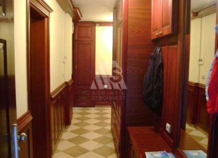 Wohnung für 335 000 euro in Stoliw, Montenegro