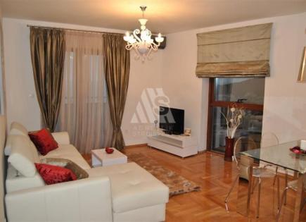 Flat for 185 000 euro in Petrovac, Montenegro